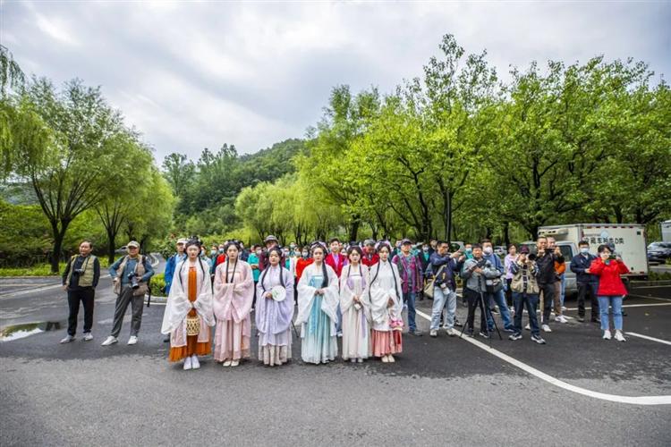 重渡沟风景区黑天鹅摄影采风活动启动